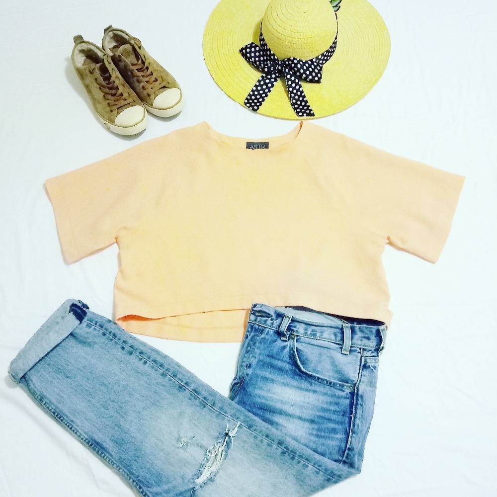 Mango/peachy cropped top